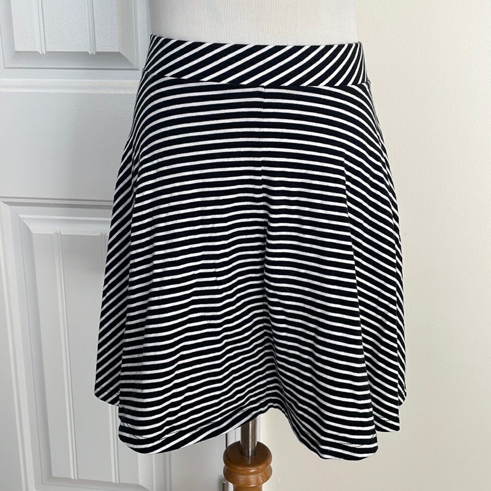 Black and white striped Flowey skirt by SO size XS